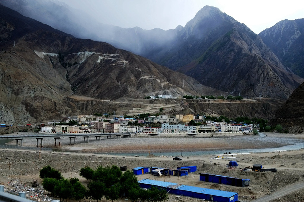 漂亮的朗县县城,比起山南地区,这里因为交通方便,所以建设的比较好,没