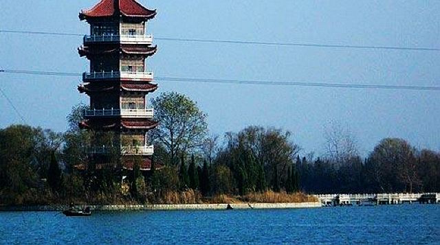 4分 (65条点评) 9 颍州西湖位于阜阳城西北一公里新泉河两岸,是古代颍
