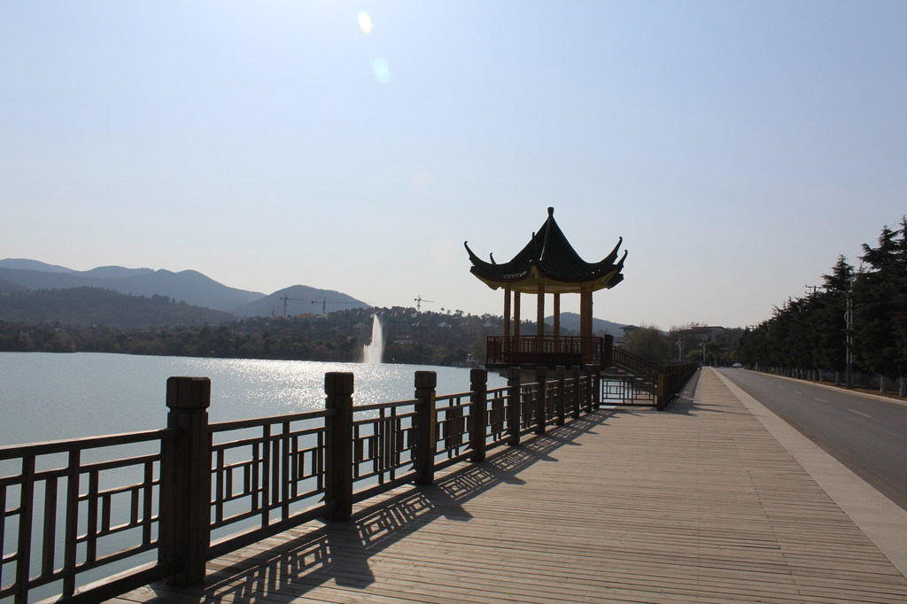         九龙湖位于南京市浦口区
