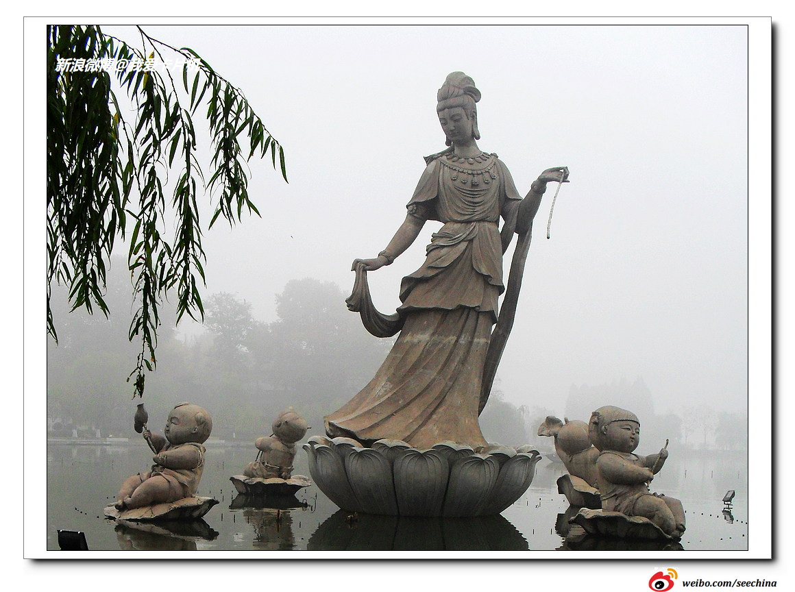 12米高的莲花仙子雕塑及四个憨态可掬的莲花童子是图片