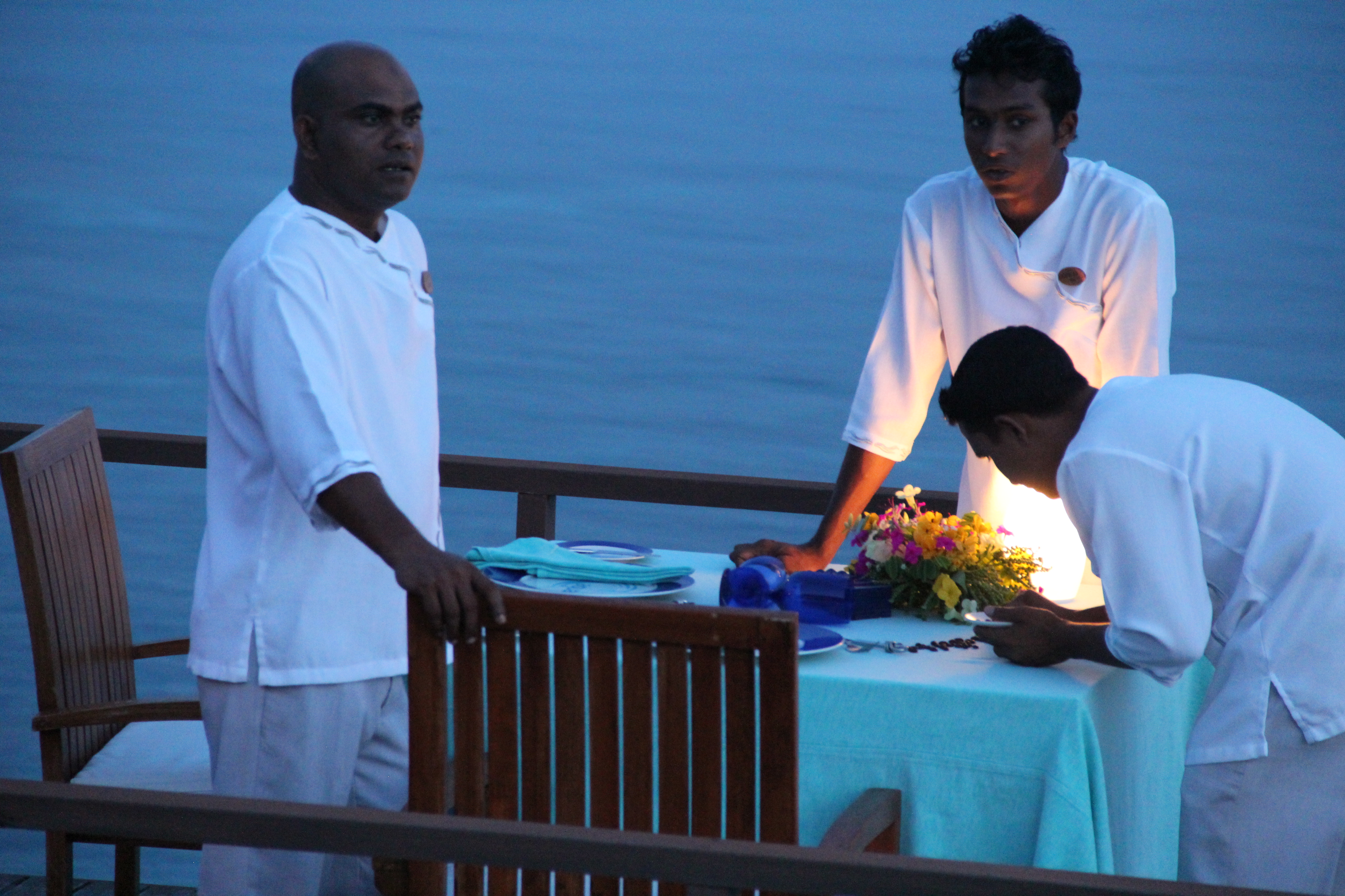 男生做服务员有前途吗?过几个月就专科毕业了