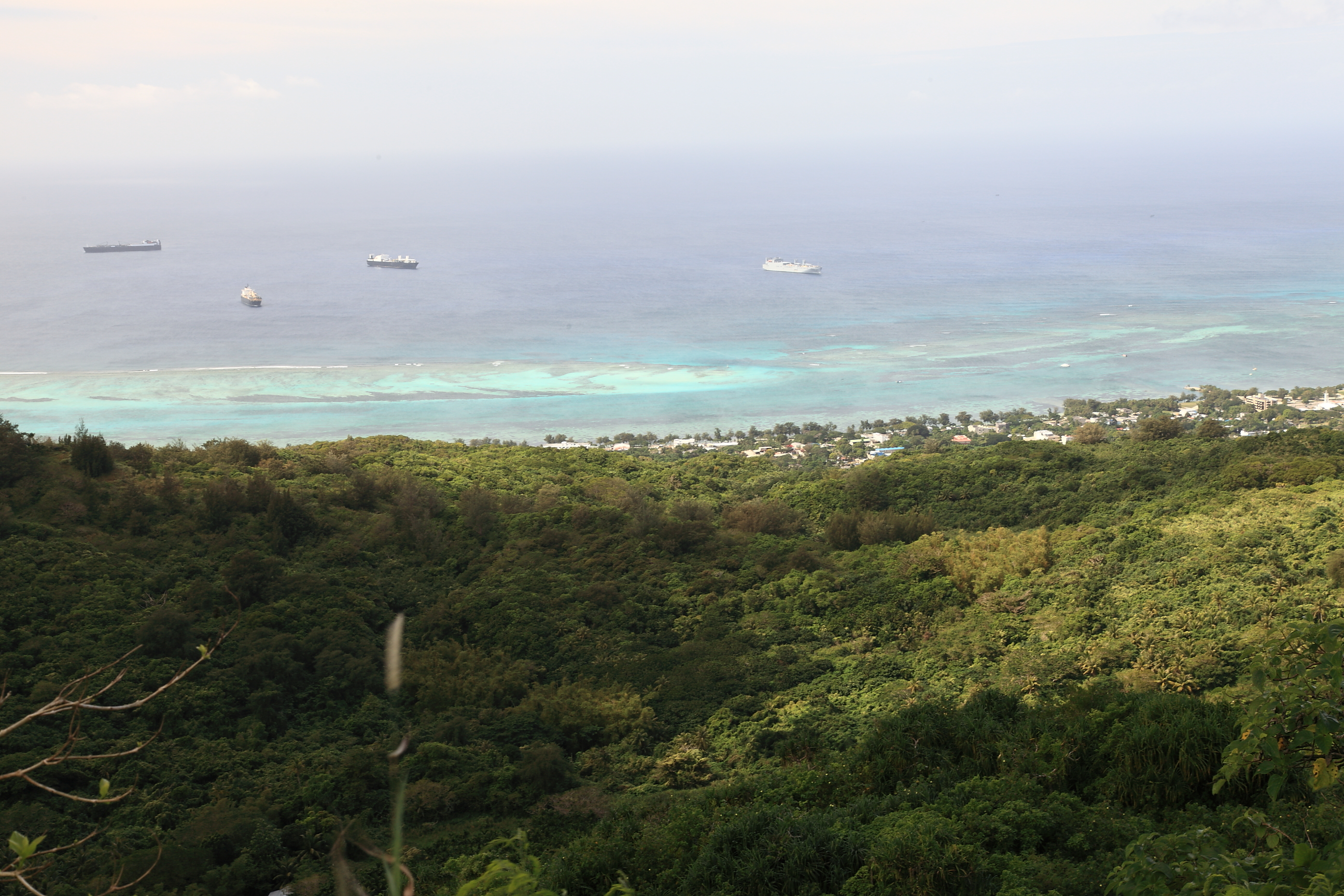 又称世界最高峰,因为下面就是马里亚纳海沟,深达11000米,从海底算起