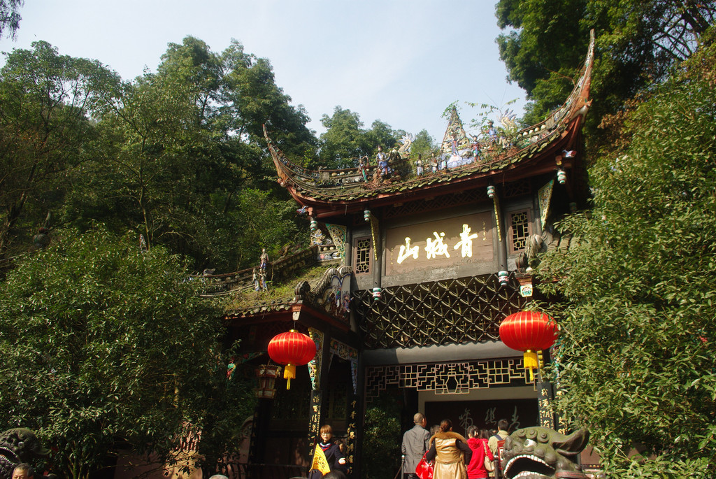 周末,街子古镇,青城山脚,周边的农家乐,笑声盈盈,不绝
