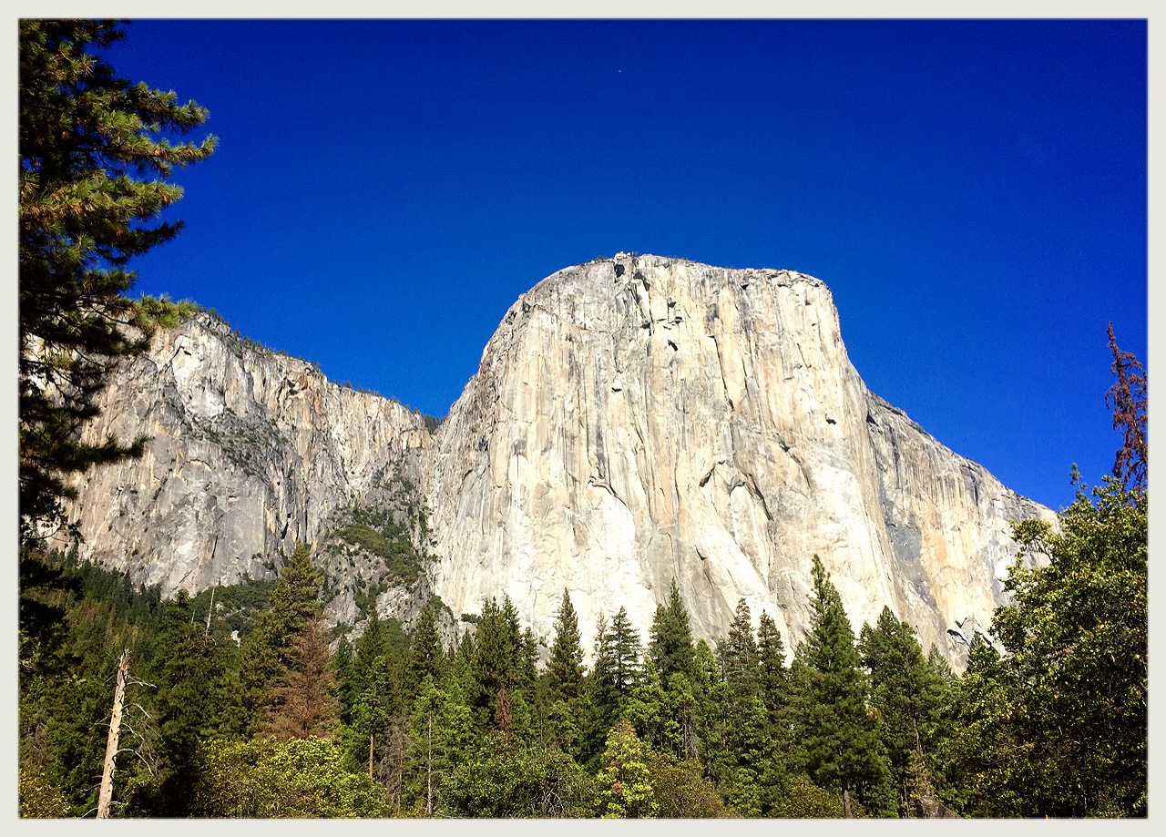 "大船长(el capitan)号称世界上最大的花岗岩.壁立千仞,气势雄浑.