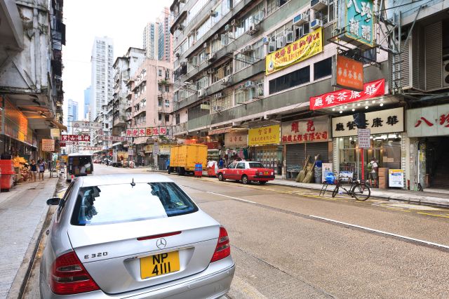 尖沙咀和九龙这一大片区域,属于香港的老城区,建筑的老旧成都看上去和