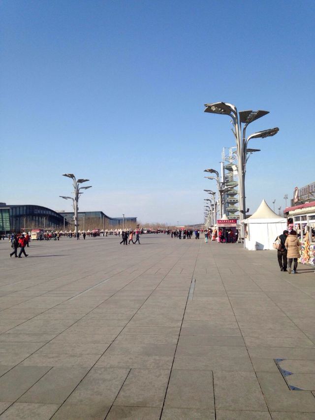 奥林匹克广场,连接鸟巢与水立方.