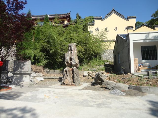 花山玉泉寺在南京市高淳区城东南15公里的花山半腰,相传始建于南北朝.