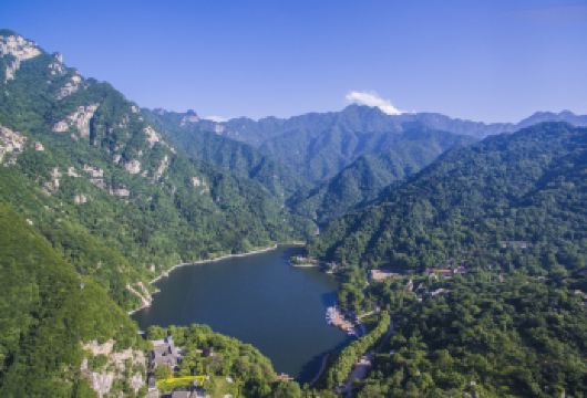 翠华山·秦岭终南山世界地质公园一日游【赏秋打卡漫山红叶纯玩】【翠华山山崩景观是经过多次的地震和唐天宝年间等地震形成的。】