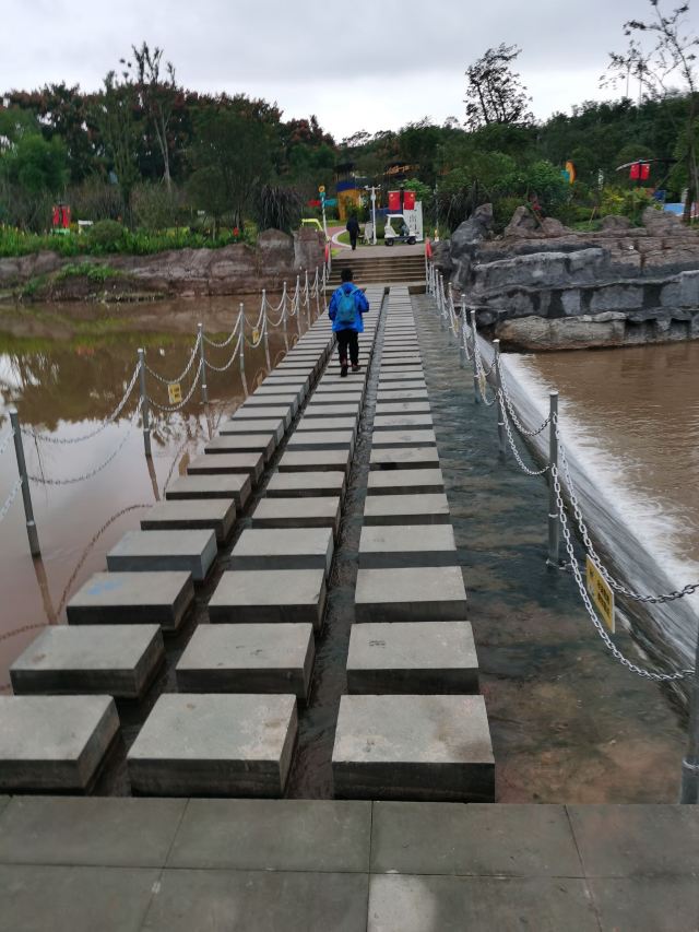 五凤溪·坡坡上