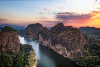 龙虎山风景区一日游【2人起订 上饶出发 纯玩团】【观赏惊险刺激的“升棺”表演，探秘古越人崖墓！】