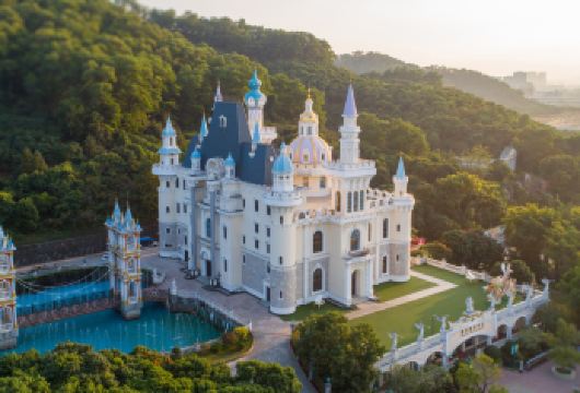 东莞龙凤山庄影视度假村一日游【烧烤野炊区等多样玩法~】【[团队出游]您是否需要策划一场完美的公司旅行，快点击客服咨询吧】