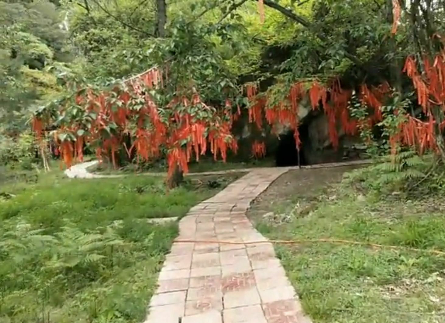藏王避雨石