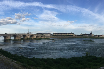 葡萄酒城堡之旅--巴黎卢瓦尔河谷波尔多里昂安