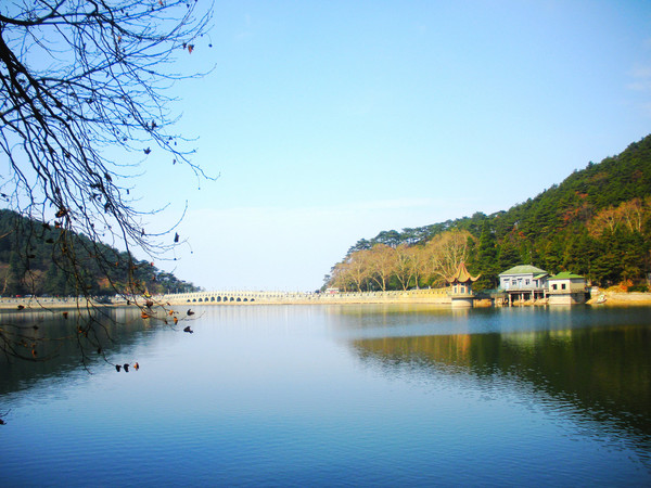 花徑 →白居易草堂→如琴湖→ 錦繡谷 →仙人洞→ 大天池 龍首崖 →園