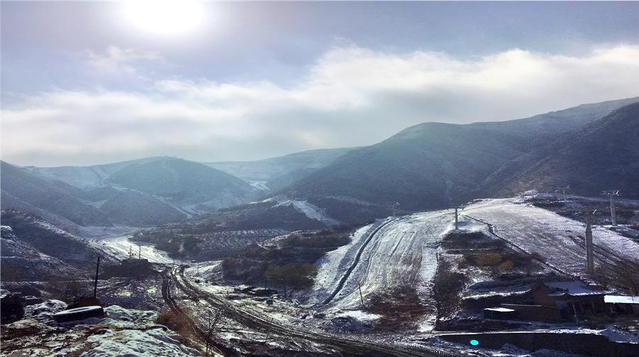 抱龙山凤凰岭滑雪场