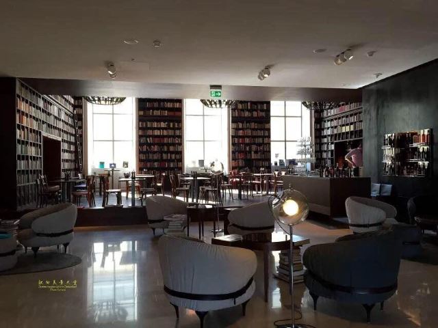 济南图书馆酒吧图片