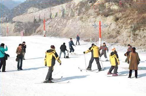 晋祠龙山滑雪场