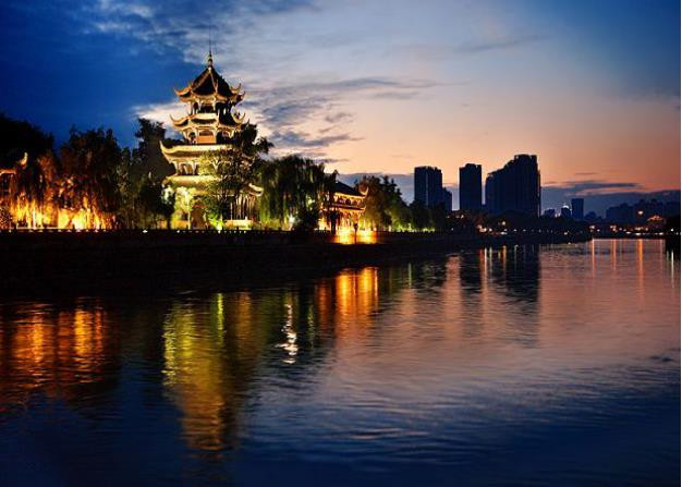 gdp10000亿的城市_中国城市gdp排名2020(2)