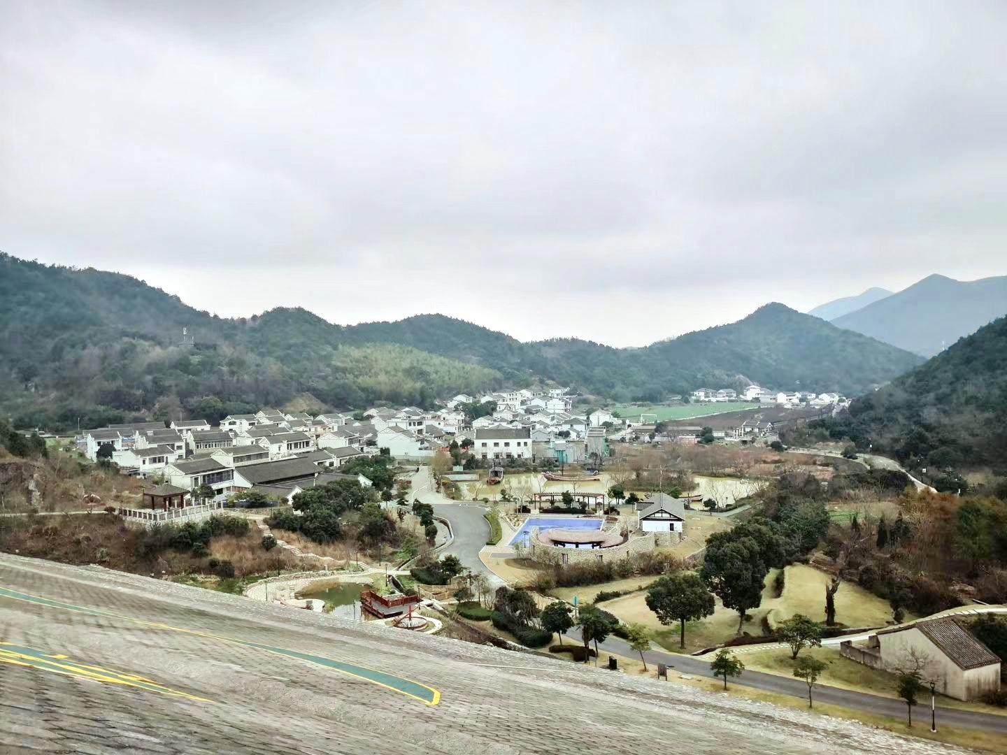 峰岩洞村