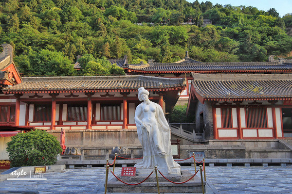 华清宫的入口,门票只限当天,包含骊山的景区的门票,但是不包括骊山