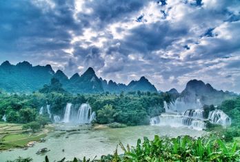 南宁+德天瀑布一日游【2-12人小团|赠接驳车不进店纯玩团】【纯净游玩，无购物，行程透明公开，不花冤枉钱！含车餐导！（特别赠送越南特色簸箕餐）】