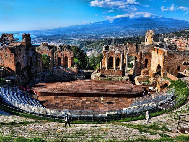 希腊露天圆形剧场