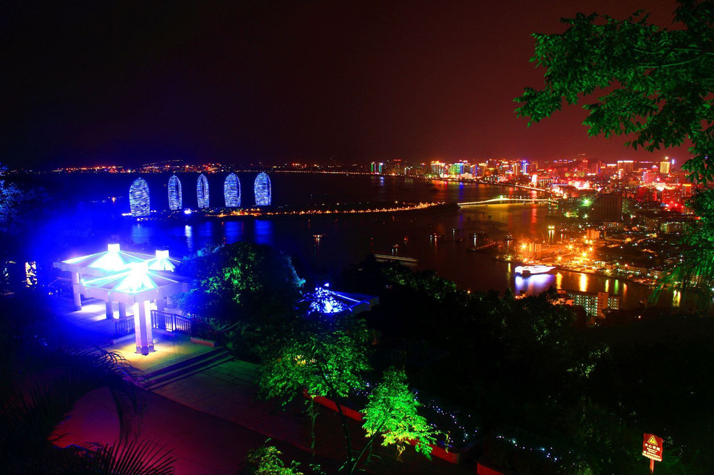 鹿回頭公園晚上我一個人直奔上去,為了敢拍夜景