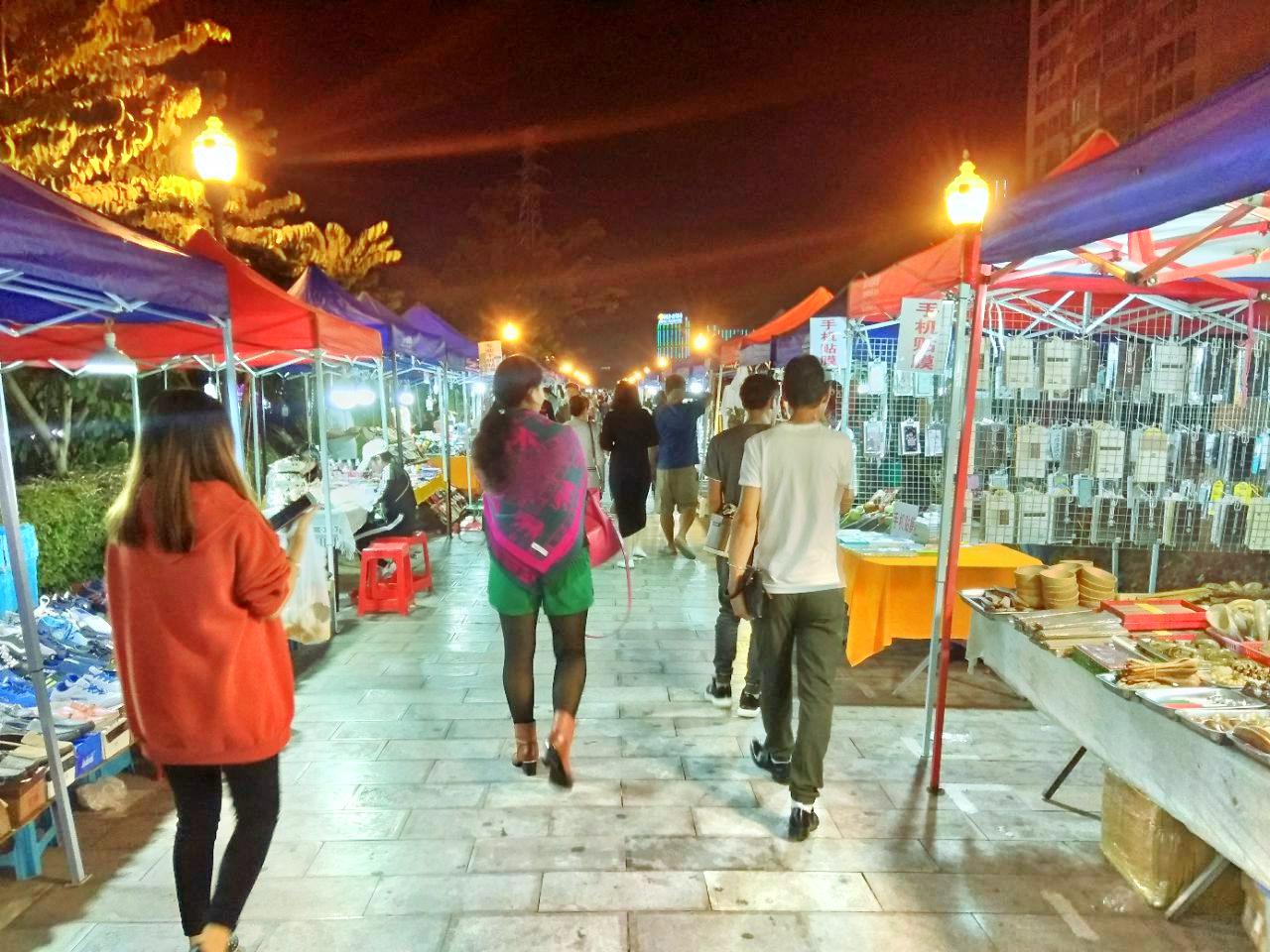 江边夜市