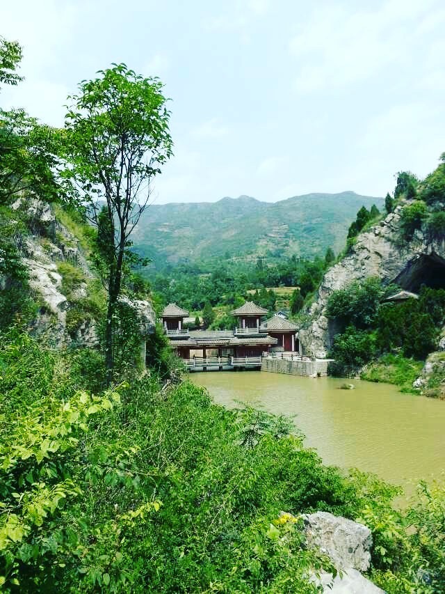 陇南西狭颂摩崖