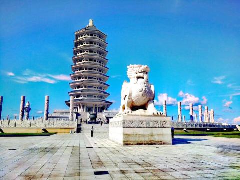 东极广场