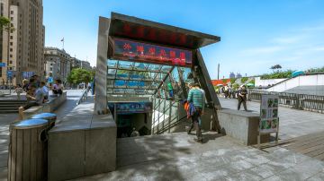 上海-外滩人行观光隧道 (2)