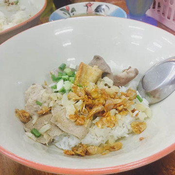 2,福建面(普吉镇) 跟猪杂饭差不多环境和价位,不过老板敬业多了,白天