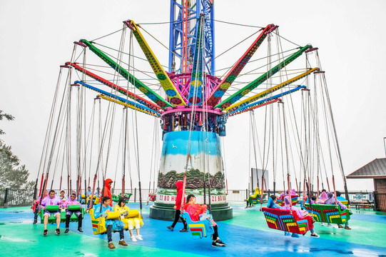 高空飞翔:在天际自由翱翔