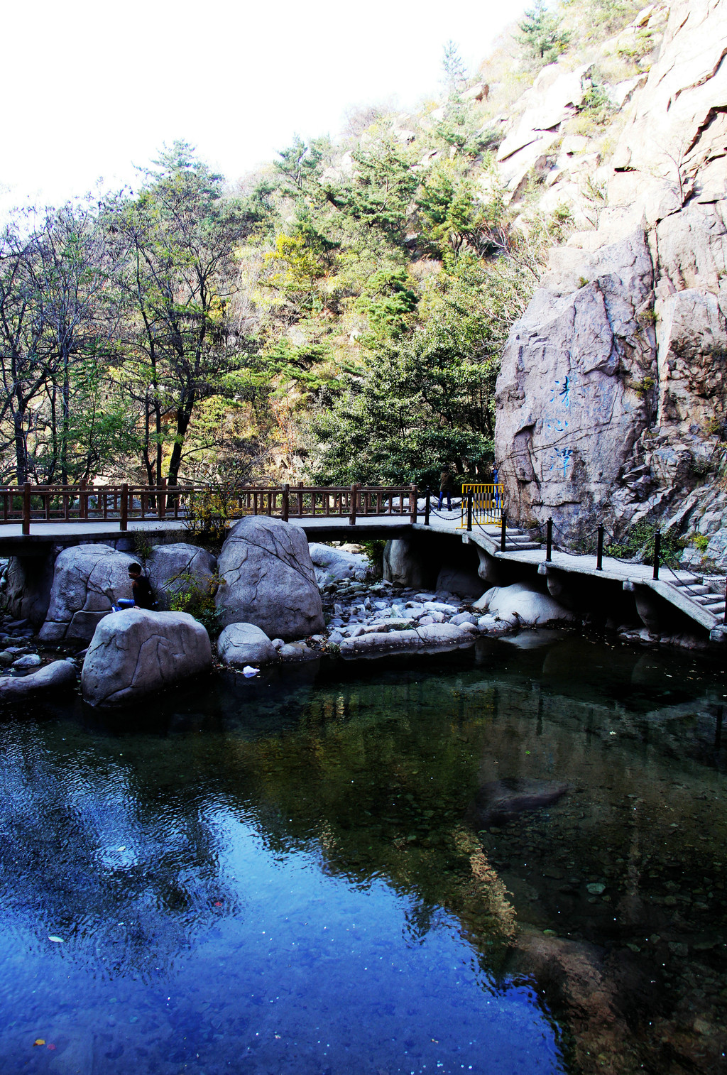 青岛.深秋色彩斑斓的崂山北九水