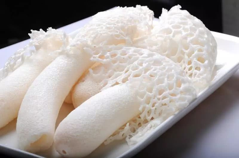 产自宜宾竹海的特产竹荪,而且并不是泡发的 而是鲜竹荪,更将鲜味提升