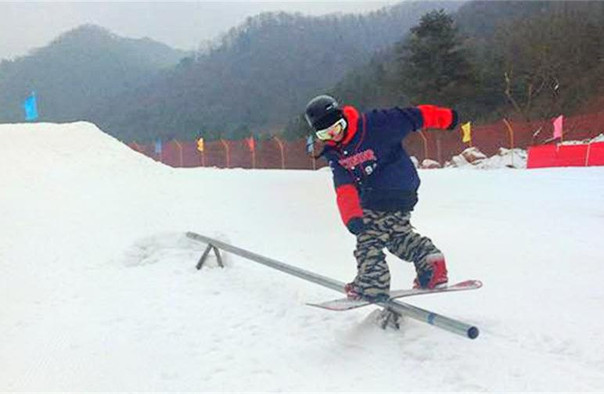 华山国际滑雪场
