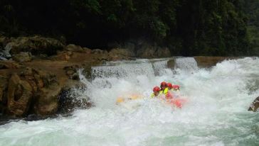 环江古宾河峡谷漂流01