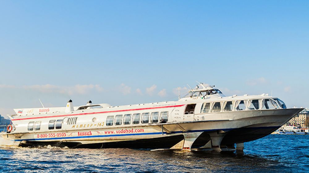 Vodohod neva. Vodohod neva. Водоход москва 143. Теплоход пассажирский питер. Водоход.