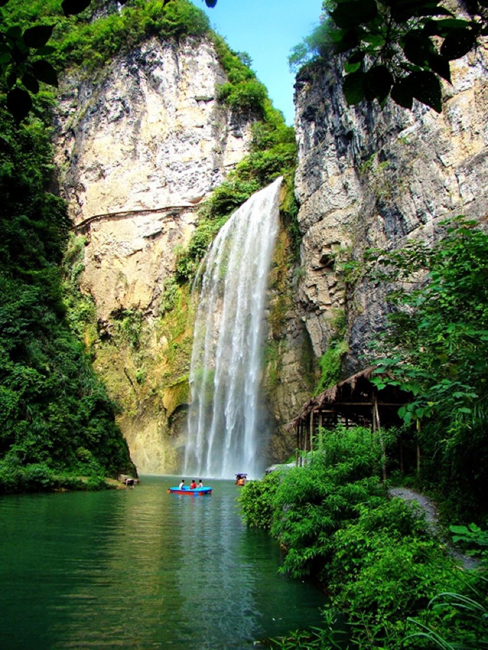 飞水谷 玻璃栈道观景台 千潭湖泛舟 老家寨一日游【飞天瀑布一泻千里