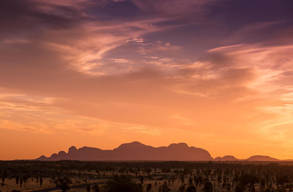 乌罗鲁风之谷徒步半日游【日出+中文导游+红