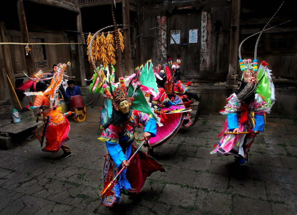 贵州安顺龙宫天龙屯堡一日游喀斯特溶洞傩戏洞观龙宫奇景面赏军傩地戏