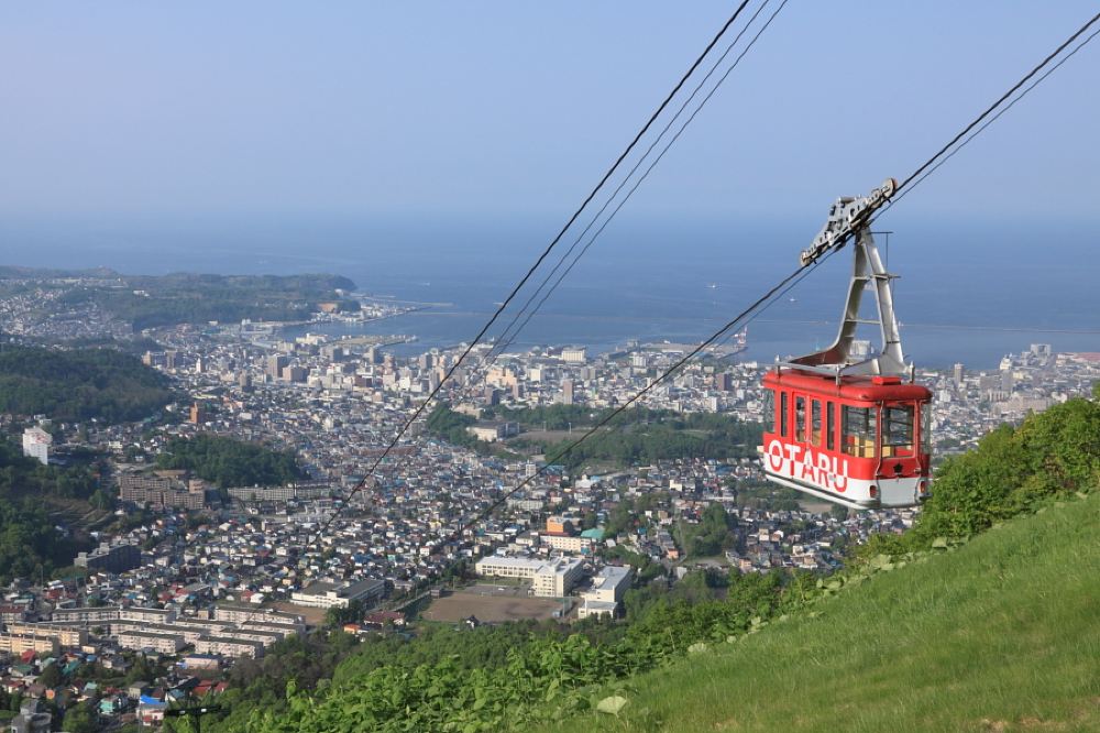 北海道景點 小樽天狗山 昭和時期懷舊纜車 點綴白雪覆蓋的畫面 北海道三大夜景 冬季開放夜間滑雪 羅賓的攝影漫步