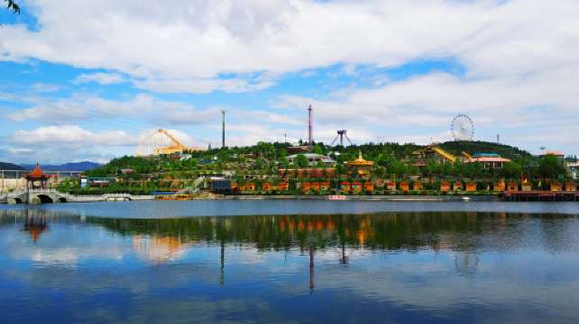 五龙山响水河主题乐园