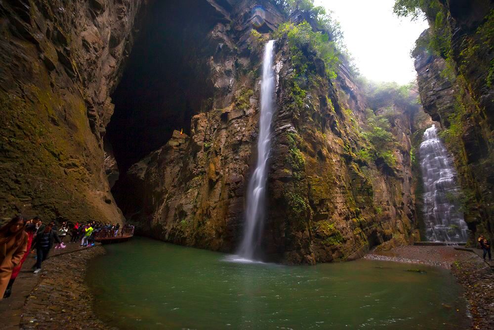 苗人谷山江苗族博物馆苗寨故事篝火晚会一日游土匪洞苗寨峡谷风光苗王