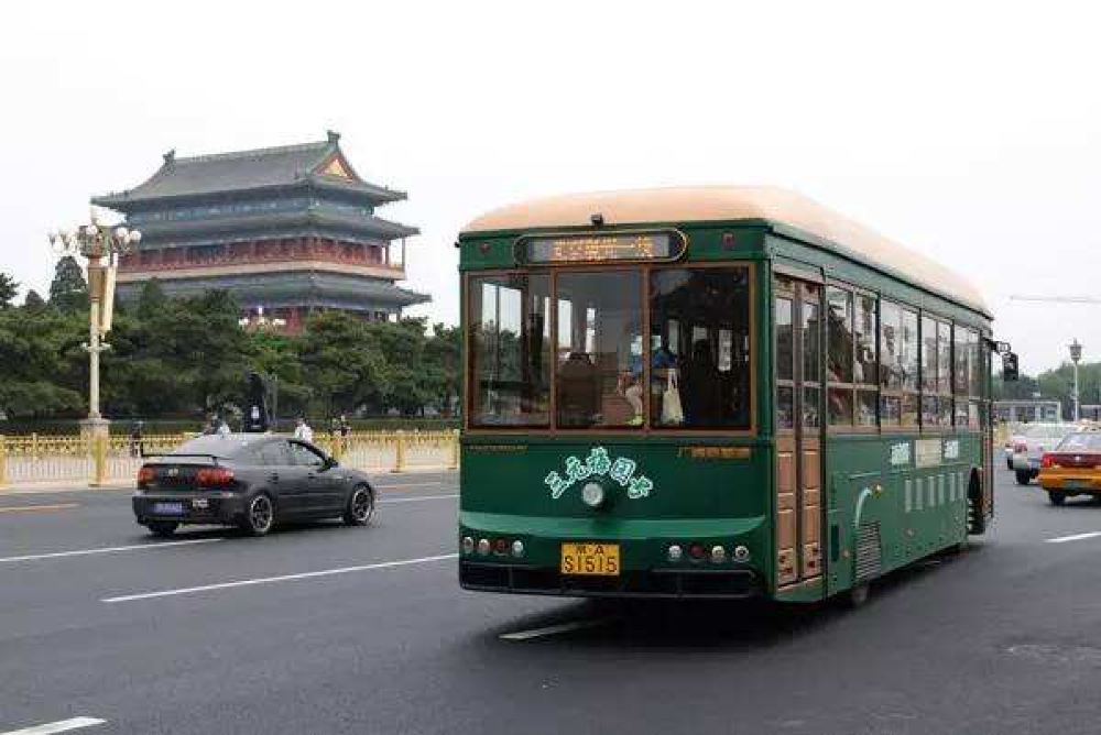 北京夜游东线,乘坐北京铛铛车从前门出发,游览灯火阑珊的长安街夜景