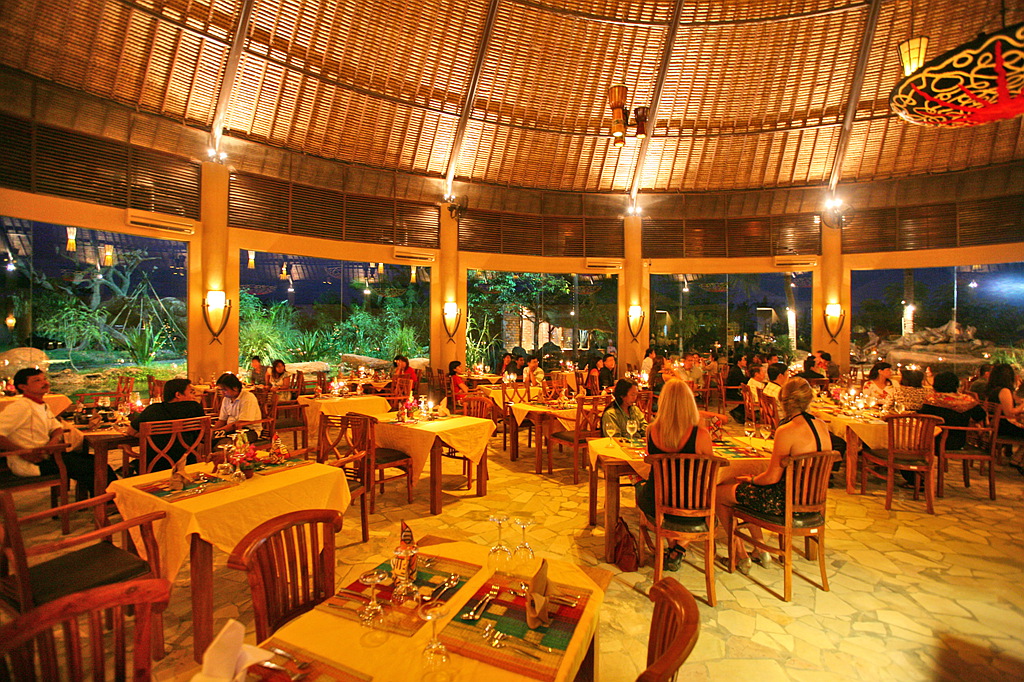 巴厘 野生动物园 狮子餐厅1