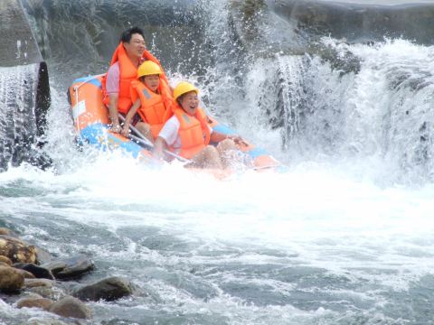 三爪仑神仙谷漂流一日游天然氧吧绿色宝库冲浪式漂流