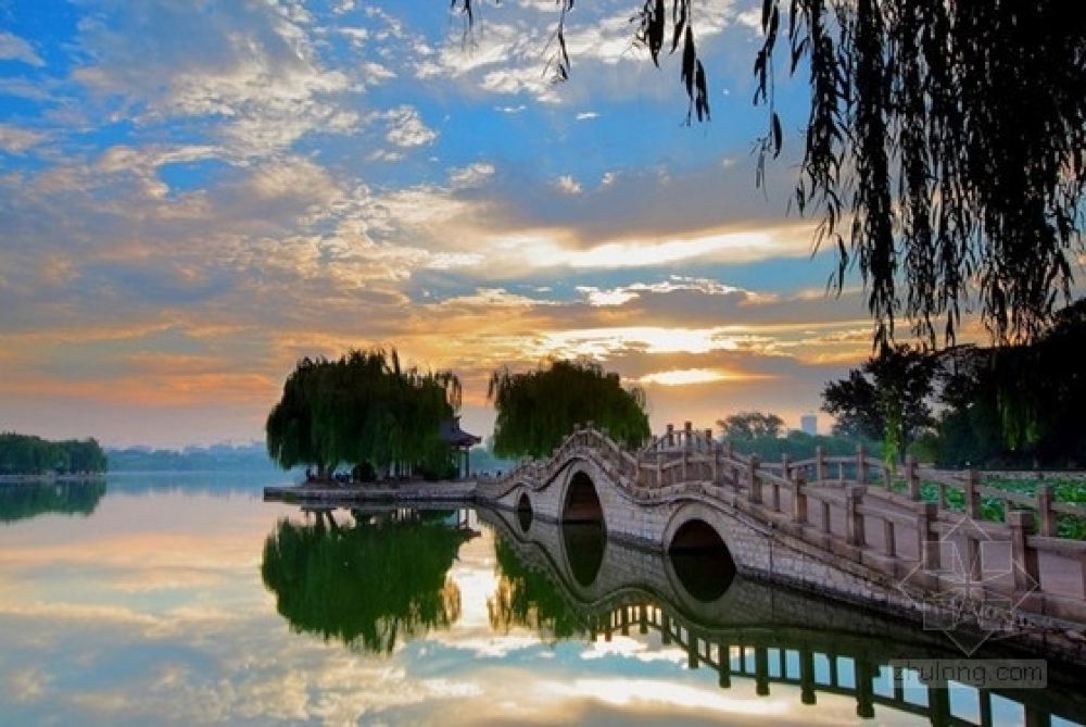 山东济南趵突泉景区+大明湖景区+泉城广场一日活动【含游船 中餐 千佛山 济南精华景点天天发】线路推荐【携程玩乐】