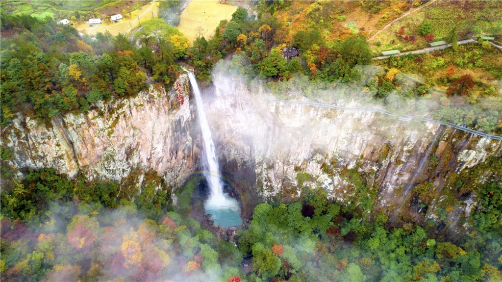 徐凫岩玻璃栈道景区