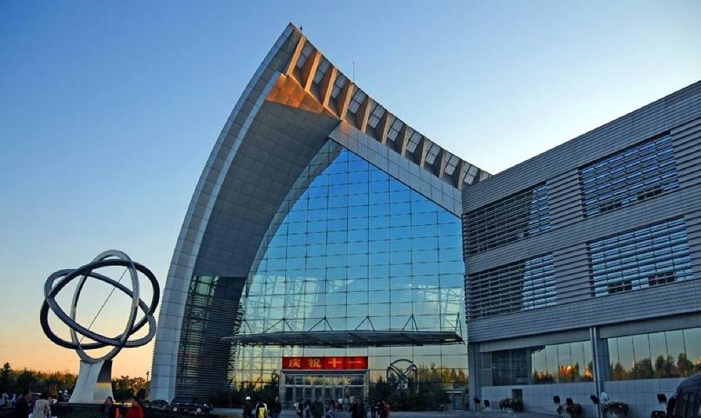 哈尔滨科技馆:它是一个现代化,多功能的大型科普场馆,坐落在哈尔滨市